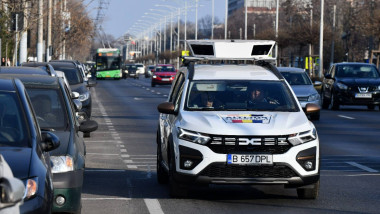 masina de politie in trafic