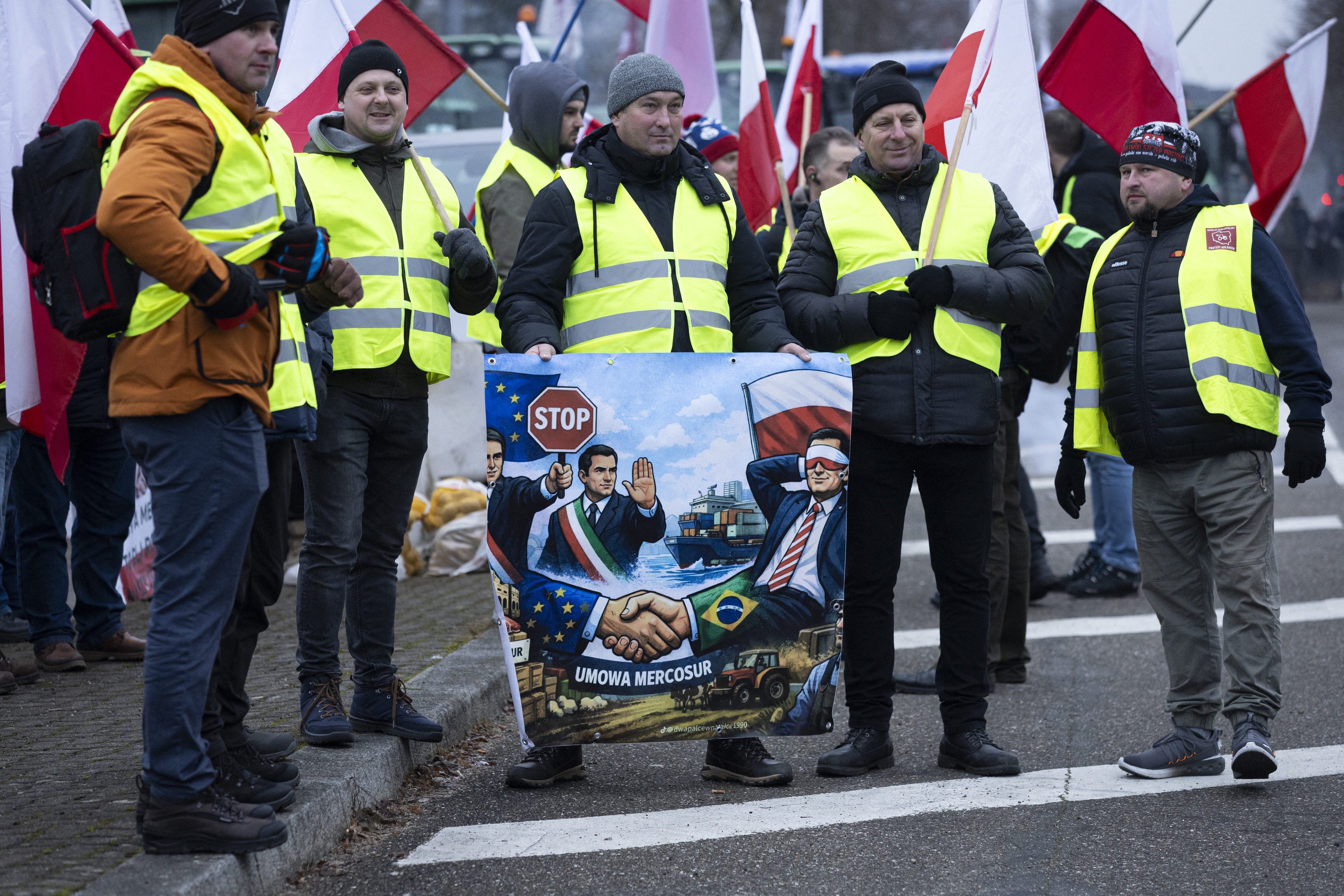 Fermierii români protestează la Strasbourg împotriva Acordului Mercosur: „Măsurile UE nu ne vor salva producția de hrană”