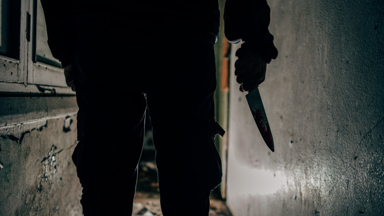 Tânăr din Constanța, reținut după ce și-a înjunghiat mama de 40 de ori. După crimă, s-a plimbat prin oraș și apoi s-a predat poliției