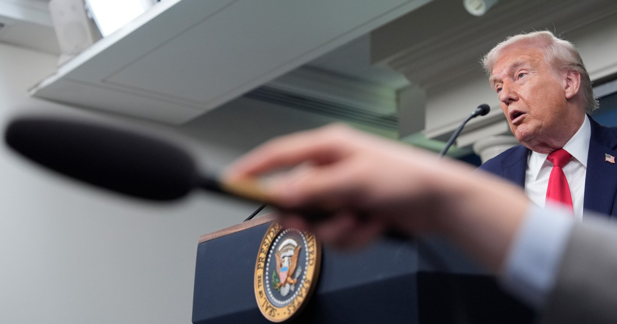 Ce au observat jurnaliștii BBC despre Donald Trump, la conferința susținută de președintele SUA la un an... Kép