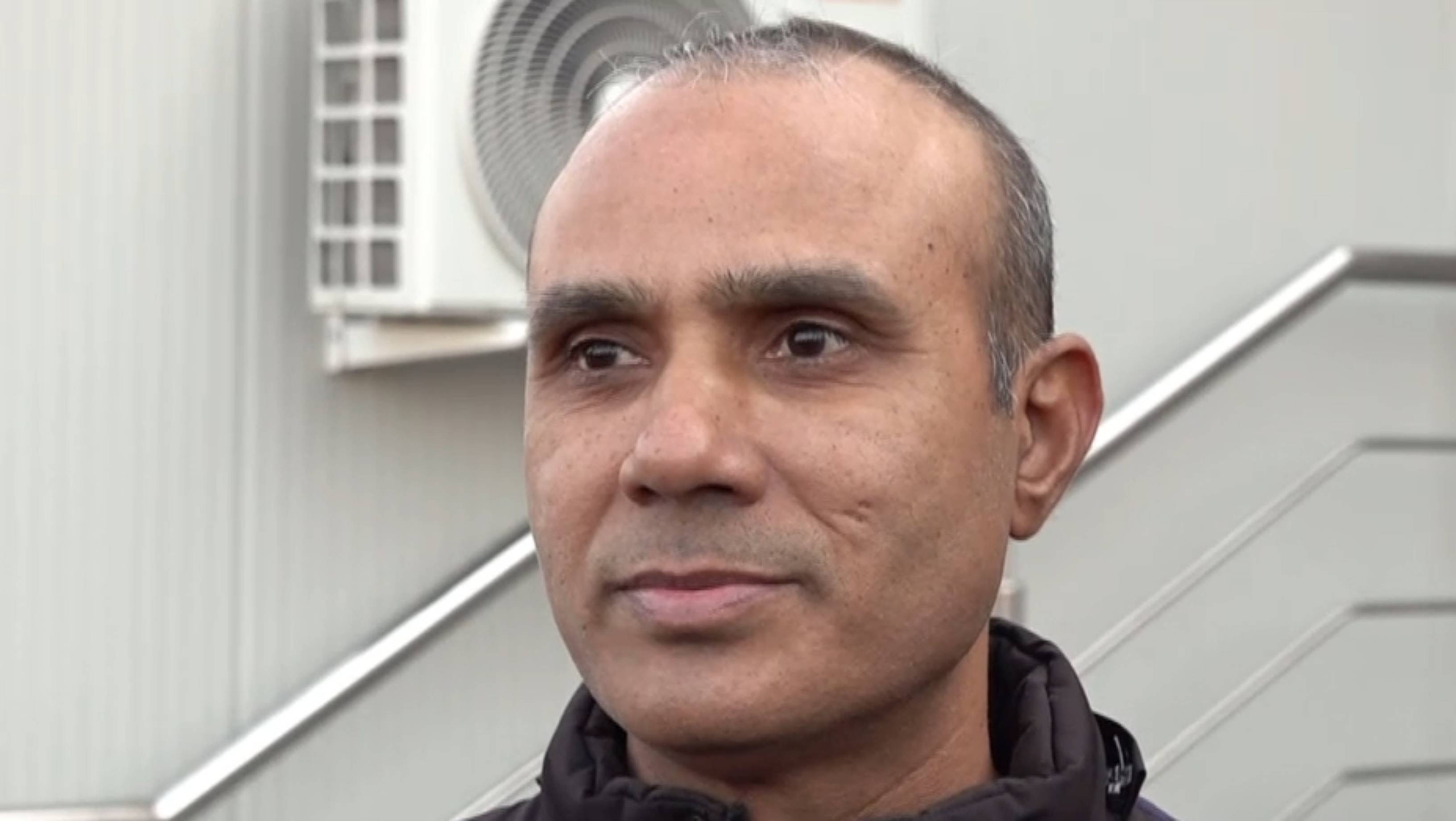 Indianul devenit erou după ce a salvat fetița din lacul înghețat din Craiova a fost externat: „Oamenii din România sunt foarte buni”