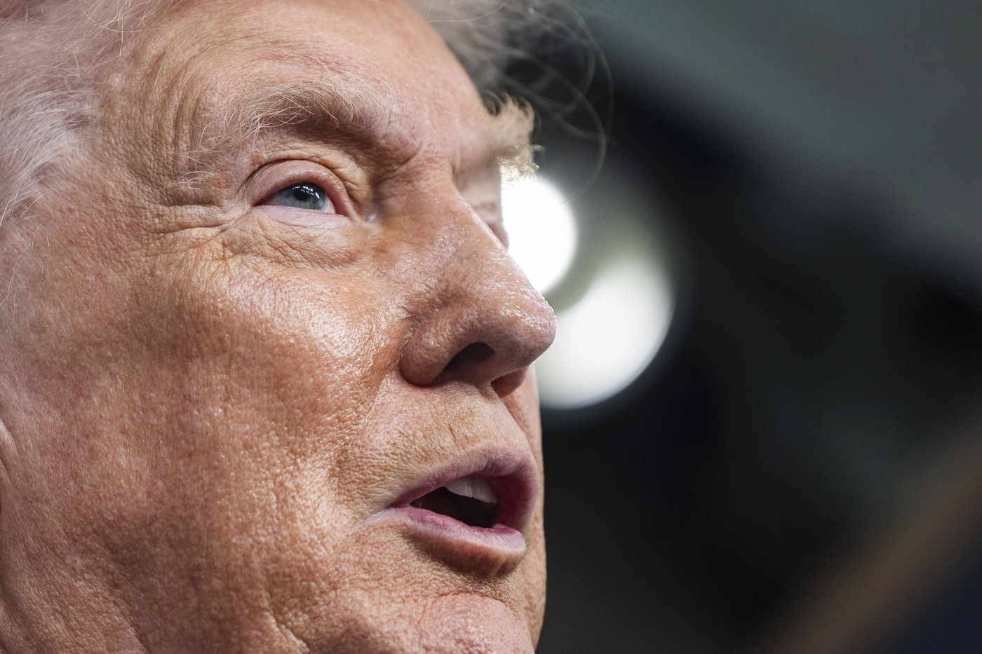 Trump vorbește pentru prima oară despre noul lot de documente din dosarele Epstein. „Cu siguranță vom da în judecată”