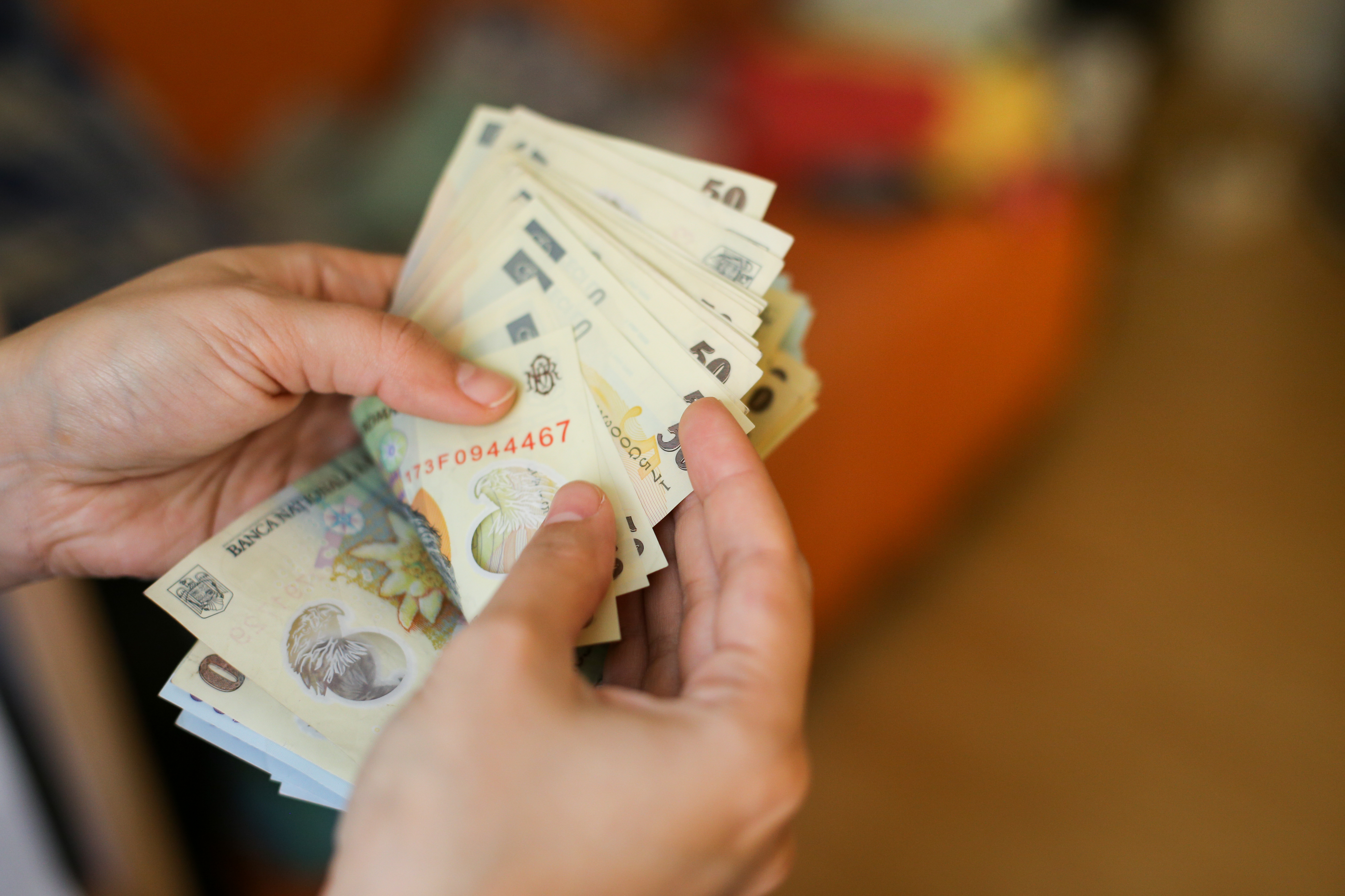 Ce este venitul minim pe incluziune. Categoriile de persoane care primesc indemnizație lunară în 2026