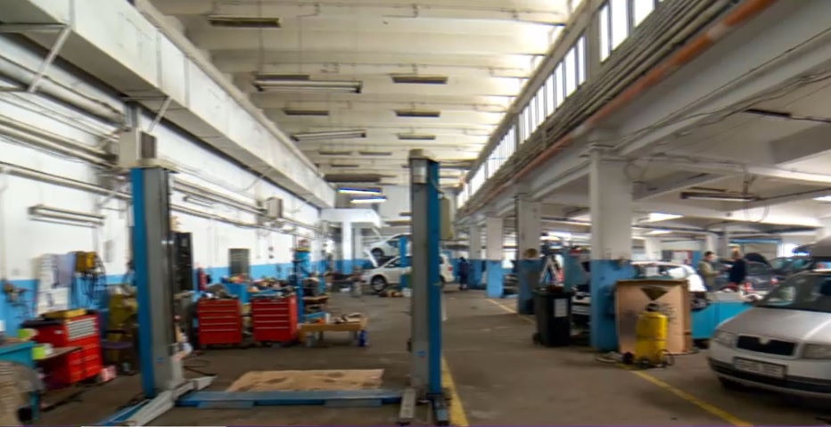 Primăria Capitalei deține un service auto fără utilitate publică, cu pierderi de milioane de lei, dar cu 11 șefi