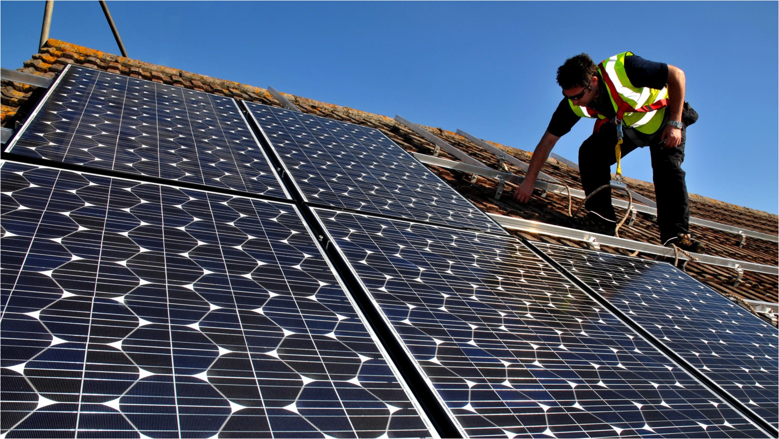 Noua generație de case cu „facturi zero”, unde locatarii nu plătesc nimic la energie, se extinde în Europa. Cum funcționează inițiativa