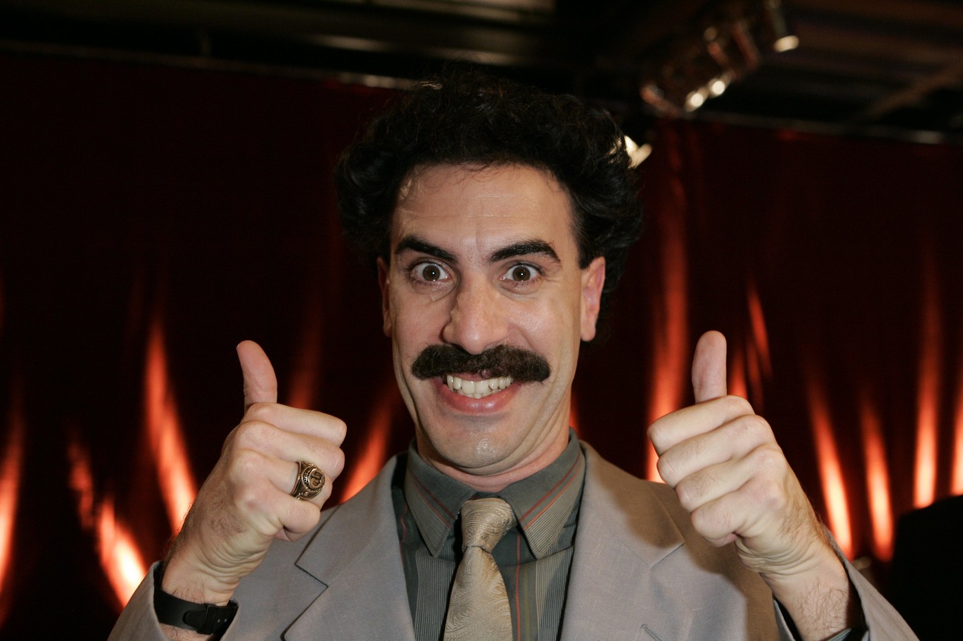 Trei belgieni, costumați ca celebrul personaj Borat la un meci de fotbal, au fost condamnați la închisoare în Kazahstan