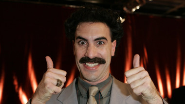 Sacha Baron COHEN, postava Borat, herec, gesto