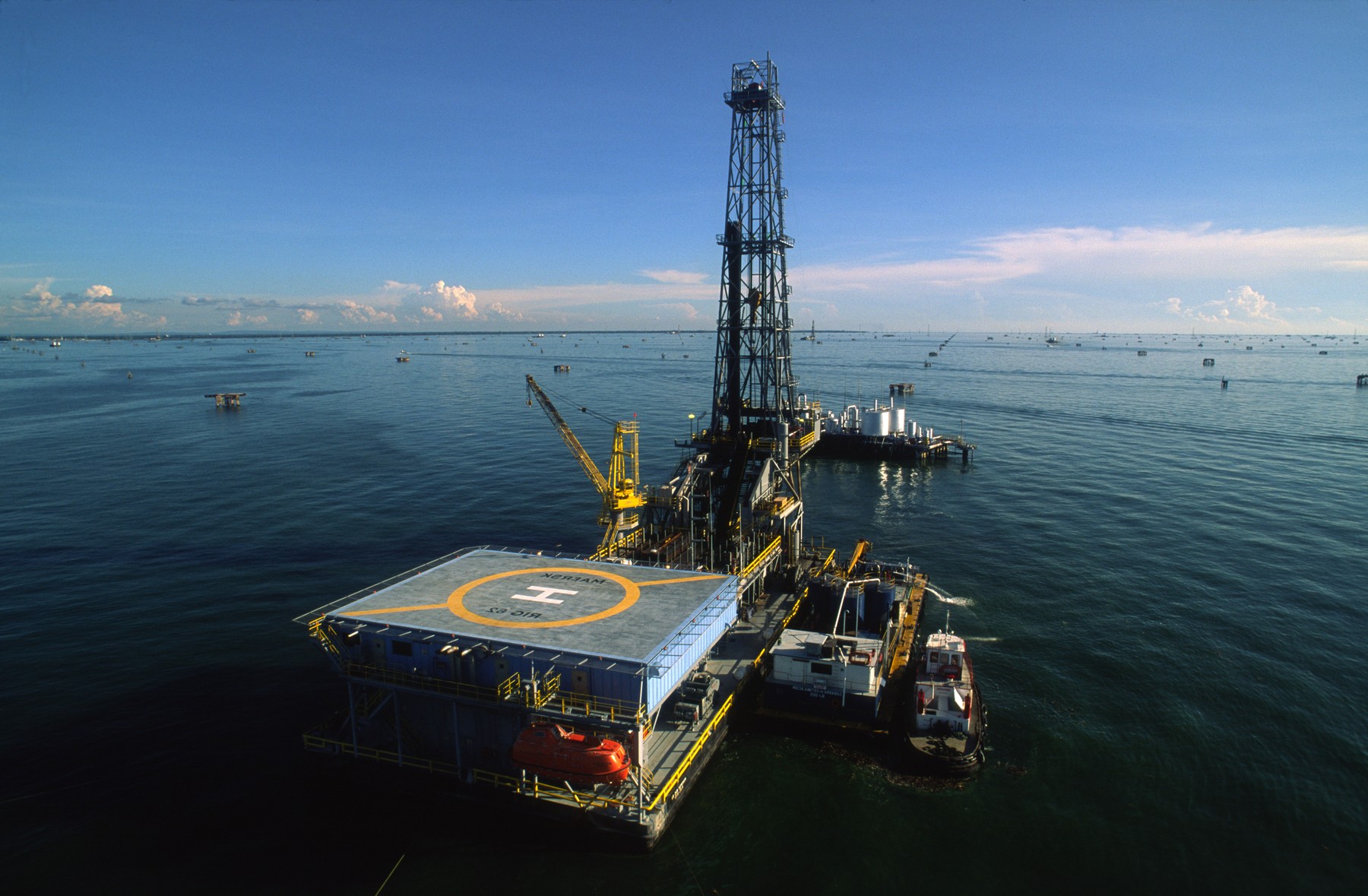 Venezuela face primul pas pentru deschiderea exploatării petrolului de către companii private