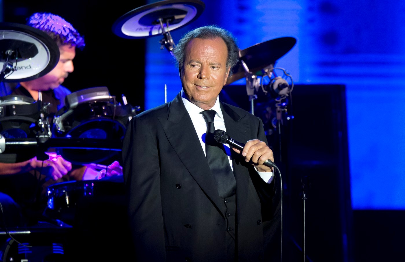 Julio Iglesias ar putea fi vizat de noi acuzaţii de hartuire si abuz sexual. Avocata: „Am fost contactaţi de alţi foşti angajaţi”