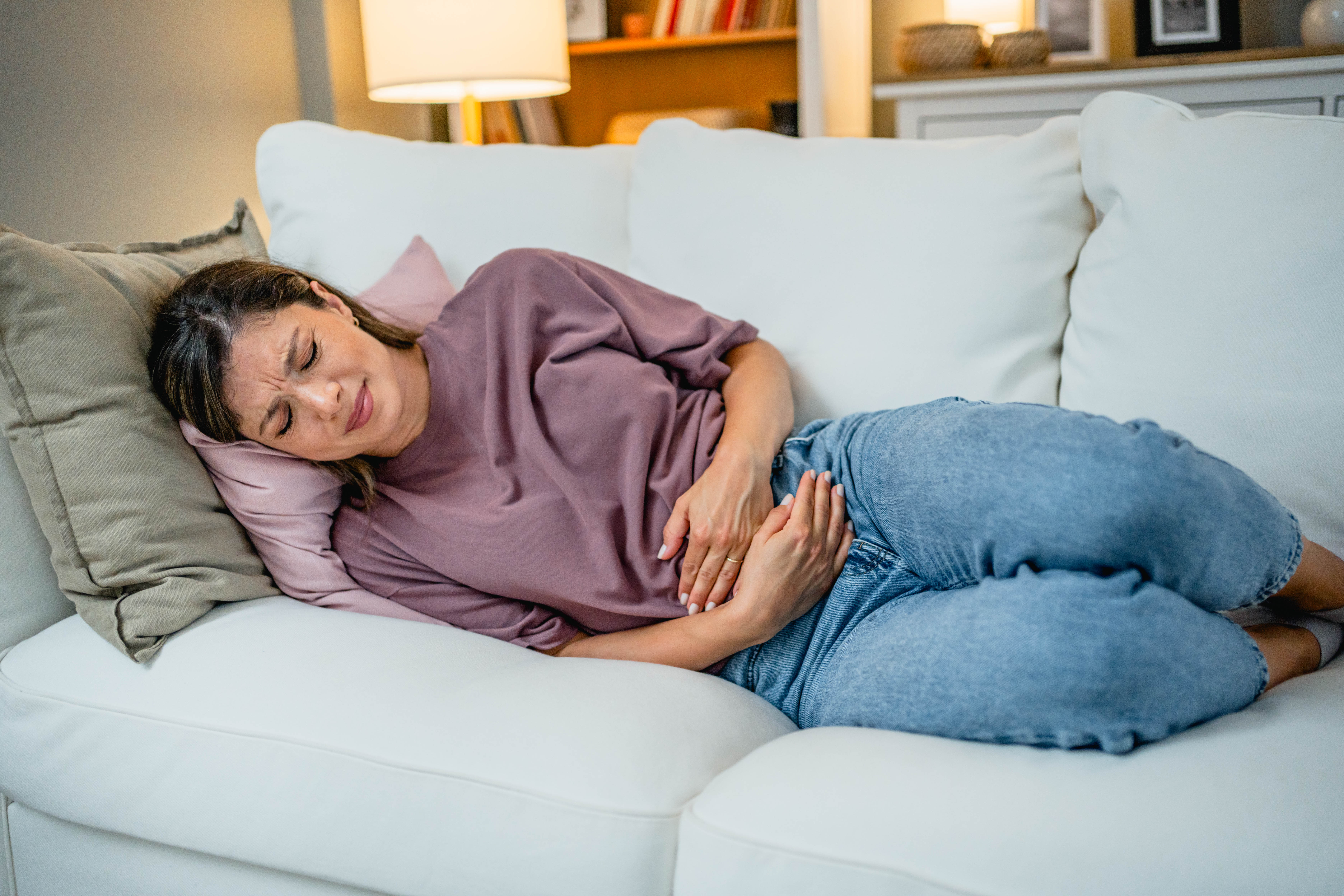 Boala care afecteaza milioane de femei primeste recunoastere oficiala in Romania. Angajatele beneficiaza de o zi libera platita lunar