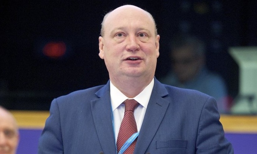 Estonianul Henrik Hololei, înalt funcționar la Bruxelles, a fost demis de CE din cauza suspiciunilor că a primit cadouri de la Qatar