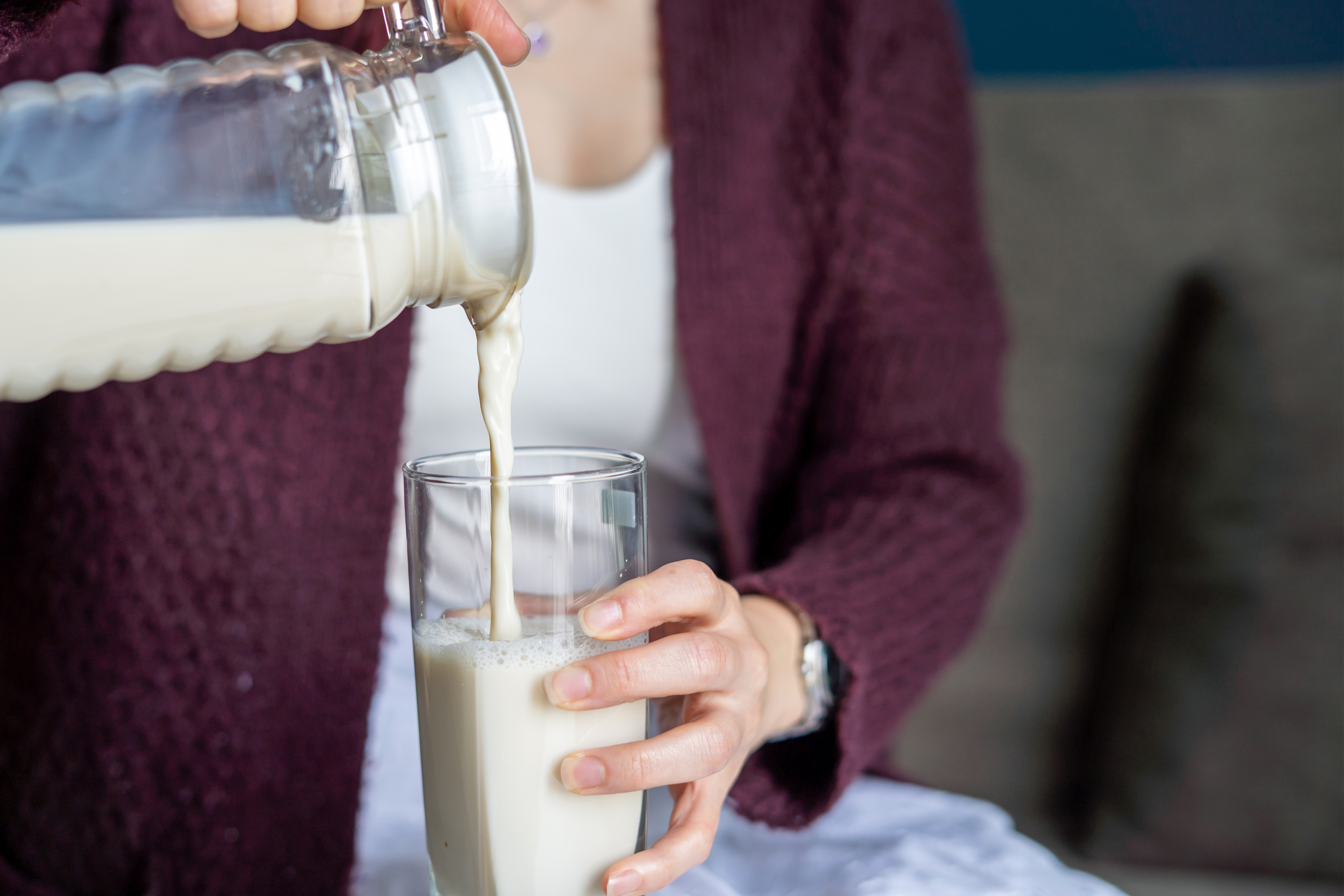 Ce lapte să eviți ca să nu ai probleme digestive: Specialiștii în nutriție explică ce alternative se potrivesc fiecărui organism