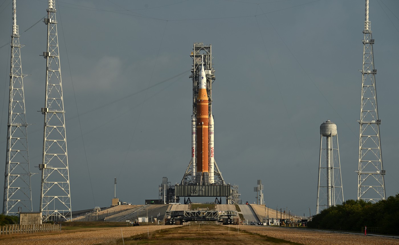 NASA amână lansarea misiunii cu echipaj uman spre Lună. Care este motivul