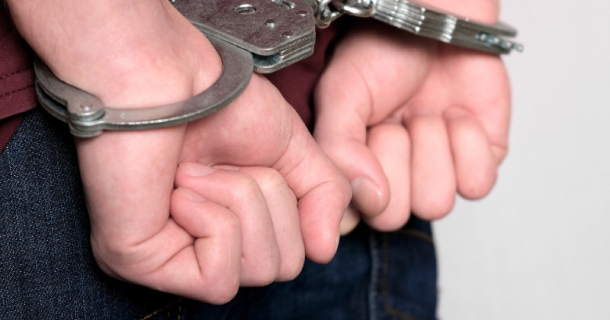 Caz șocant în județul Argeș. Un profesor a fost reţinut după ce ar fi sărutat o elevă de 13 ani pe holul... Kép