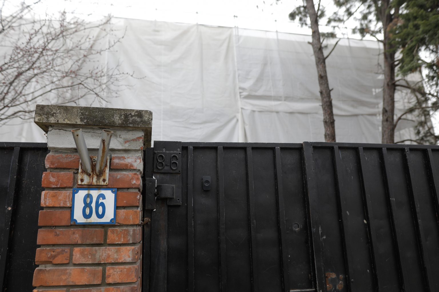 Nereguli identificate în cheltuielile la vila care ar fi fost pregătită pentru Klaus Iohannis. Ce arată Curtea de Conturi