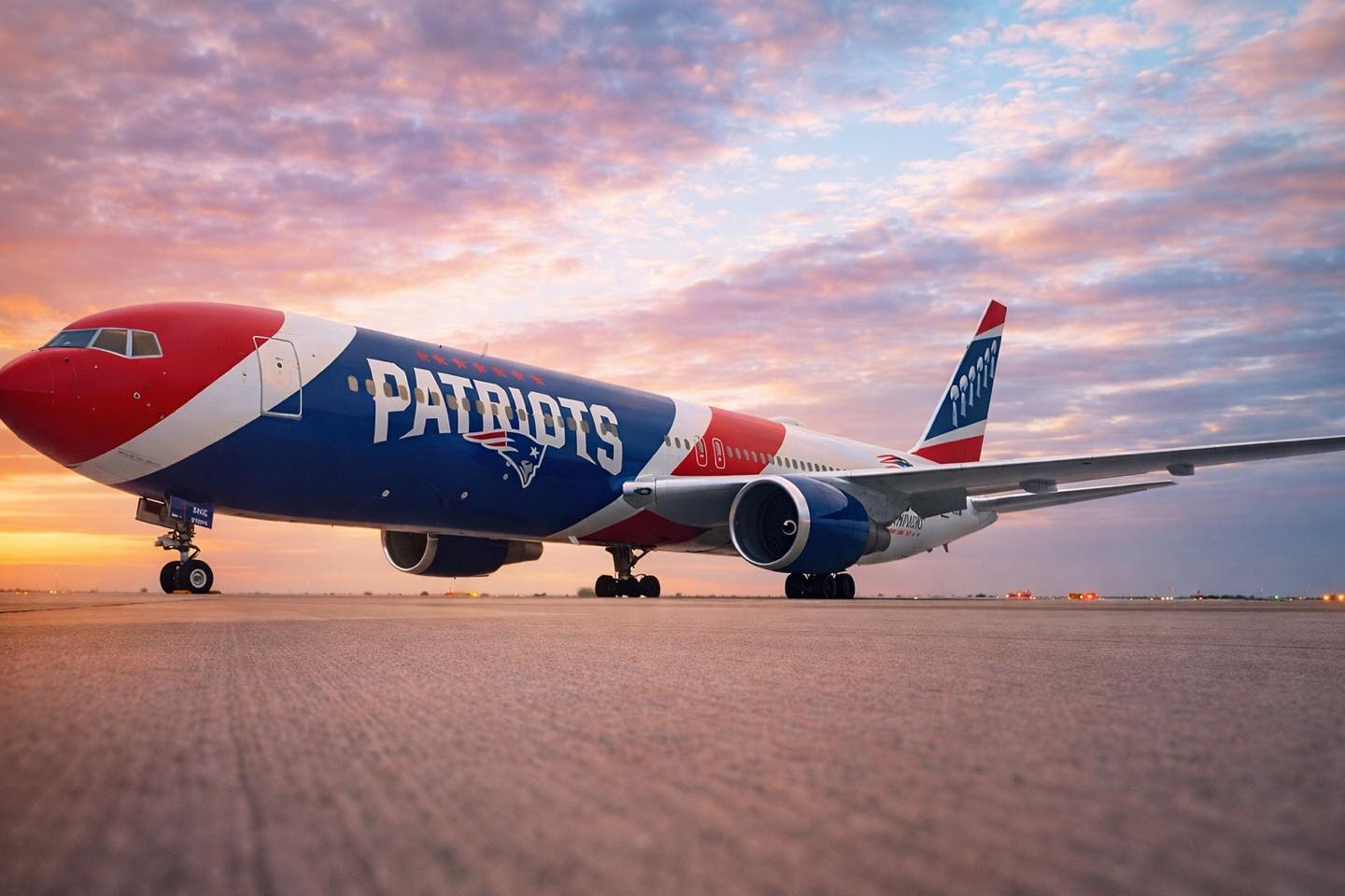 Militari din SUA, aduși la baza Mihail Kogălniceanu cu avionul echipei de fotbal american New England Patriots