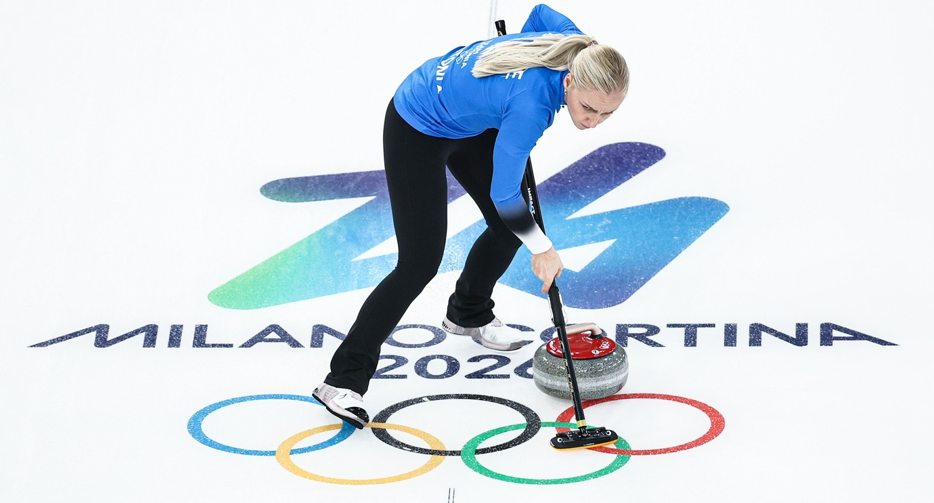 Jocurile Olimpice de iarnă au început deja, cu proba de curling. Competiţia a fost însă întreruptă din cauza unei pene de curent