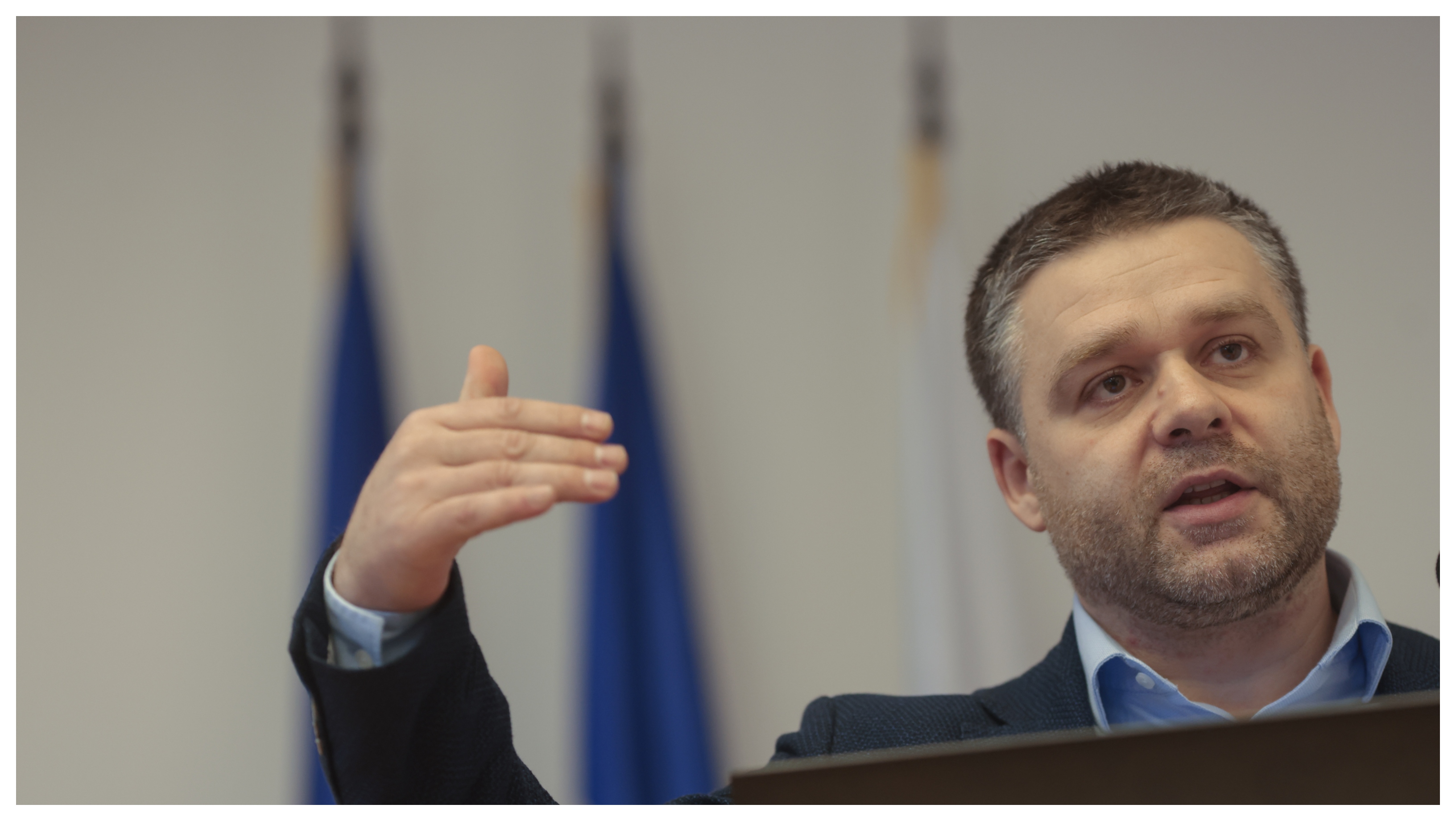 Ciprian Ciucu face apel la artişti să nu accepte promovarea prin afişaj ilegal: „E o boală care sluţeşte Bucureştiul”