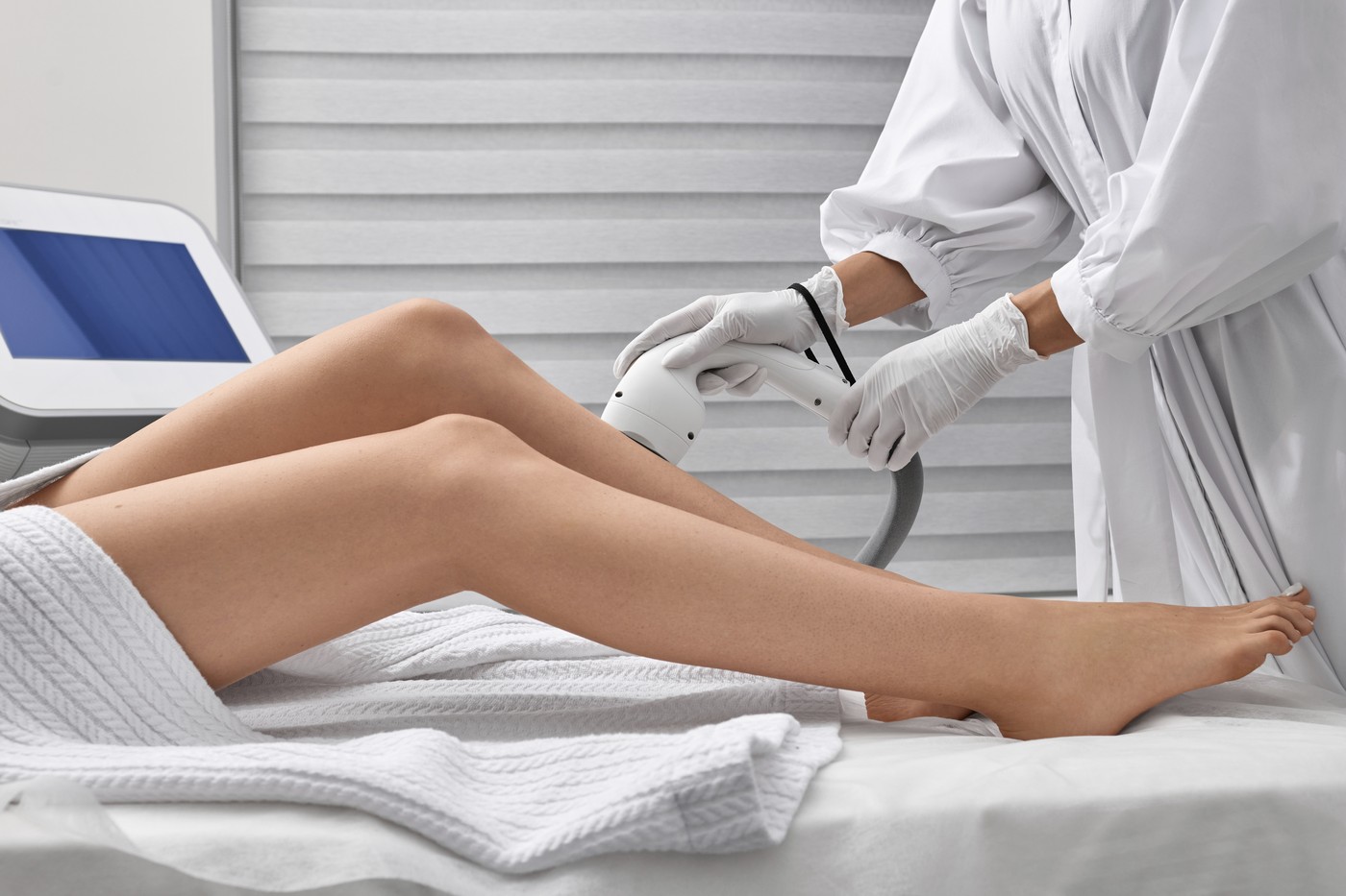 Zeci de femei au fost filmate pe ascuns în saloane de înfrumusețare din Bulgaria și imaginile postate pe site-uri pentru adulți