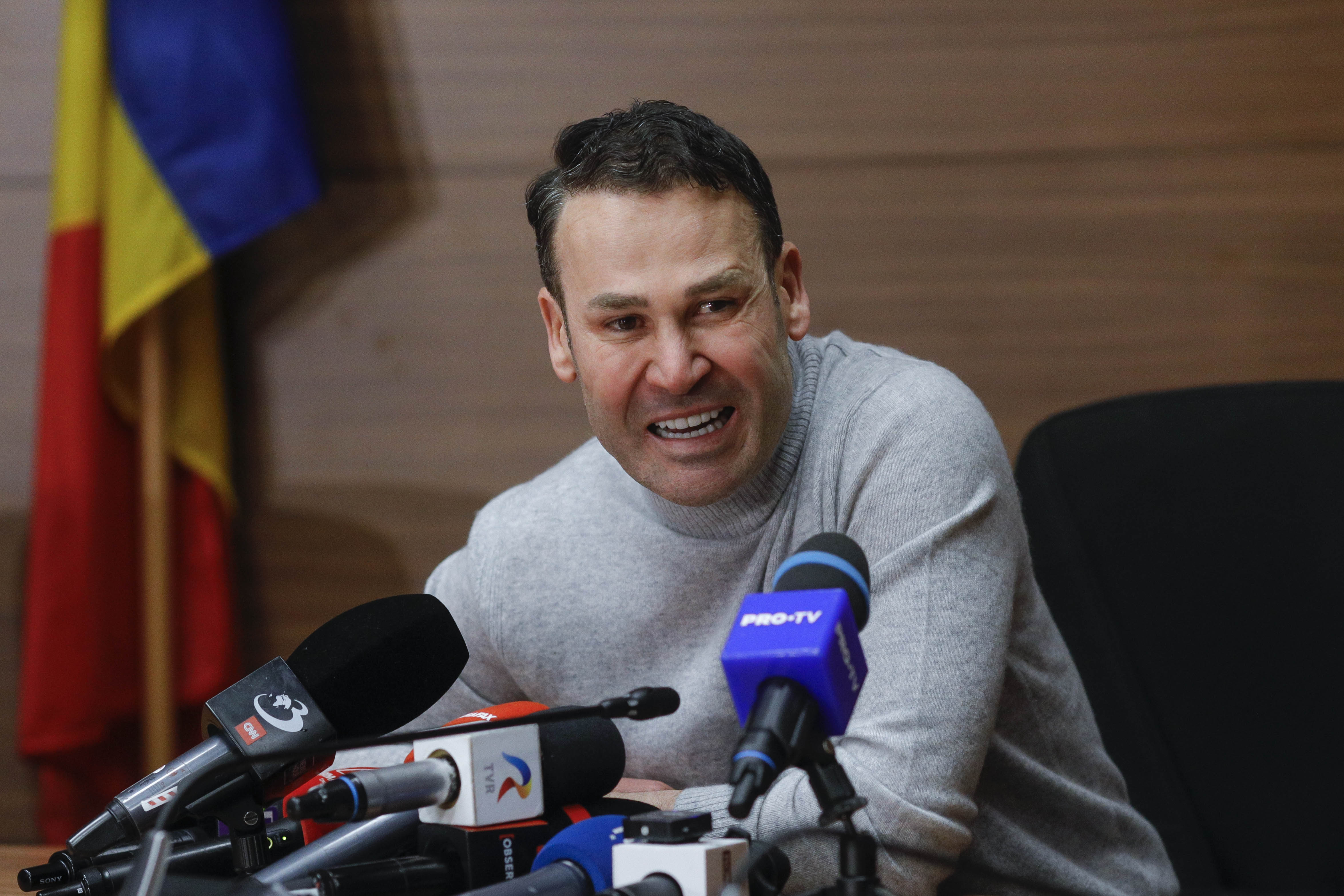 Controversă după ce edilul Robert Negoiță a fost testat antidrog de protestatarul Marian Ceaușescu. Expert: Rate prea mari de eroare