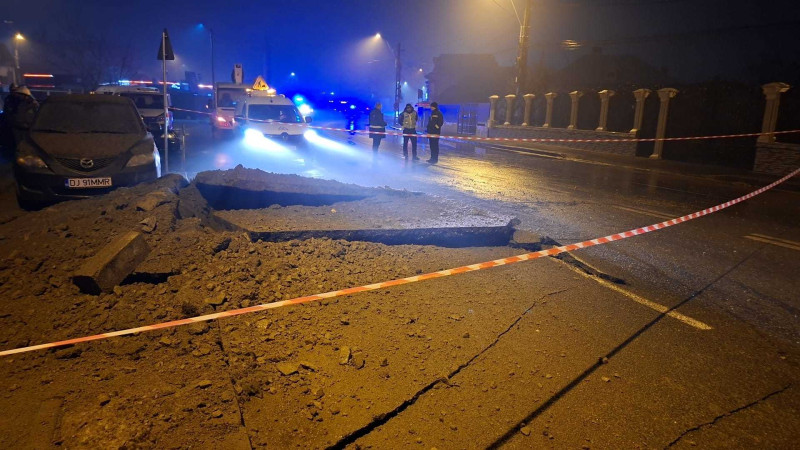 Conductă de gaz spartă la Craiova: zeci de oameni evacuați, circulația rutieră este deviată 2 whatsapp-image-2026-02-05-at-20-15-23-1