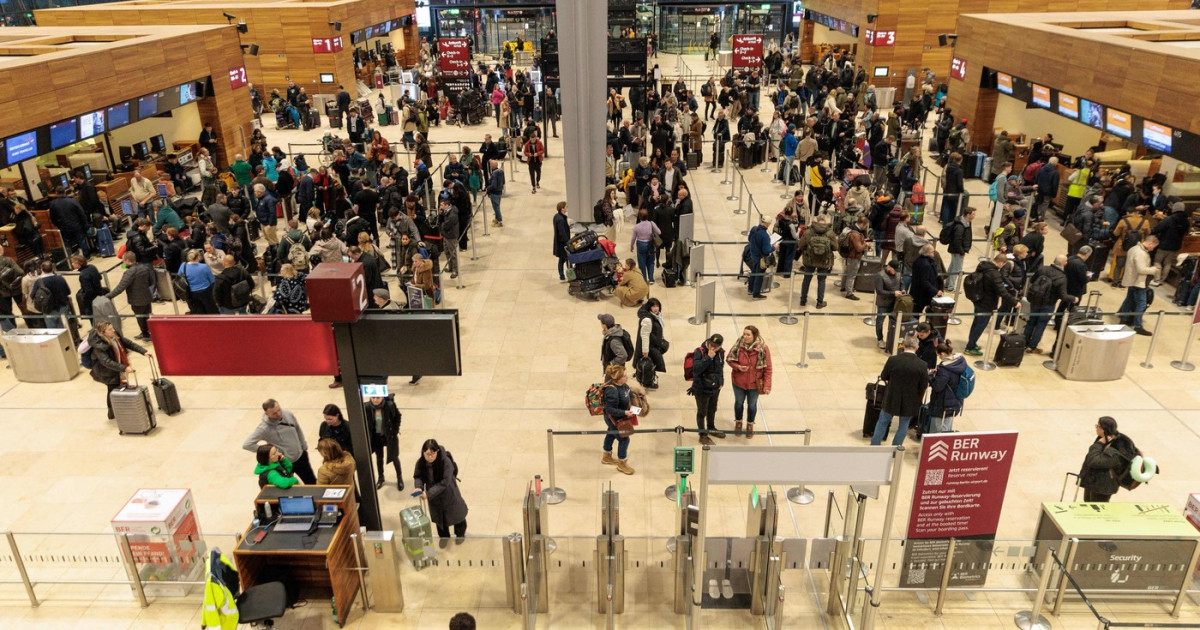 Aeroportul din Berlin va fi închis miercuri