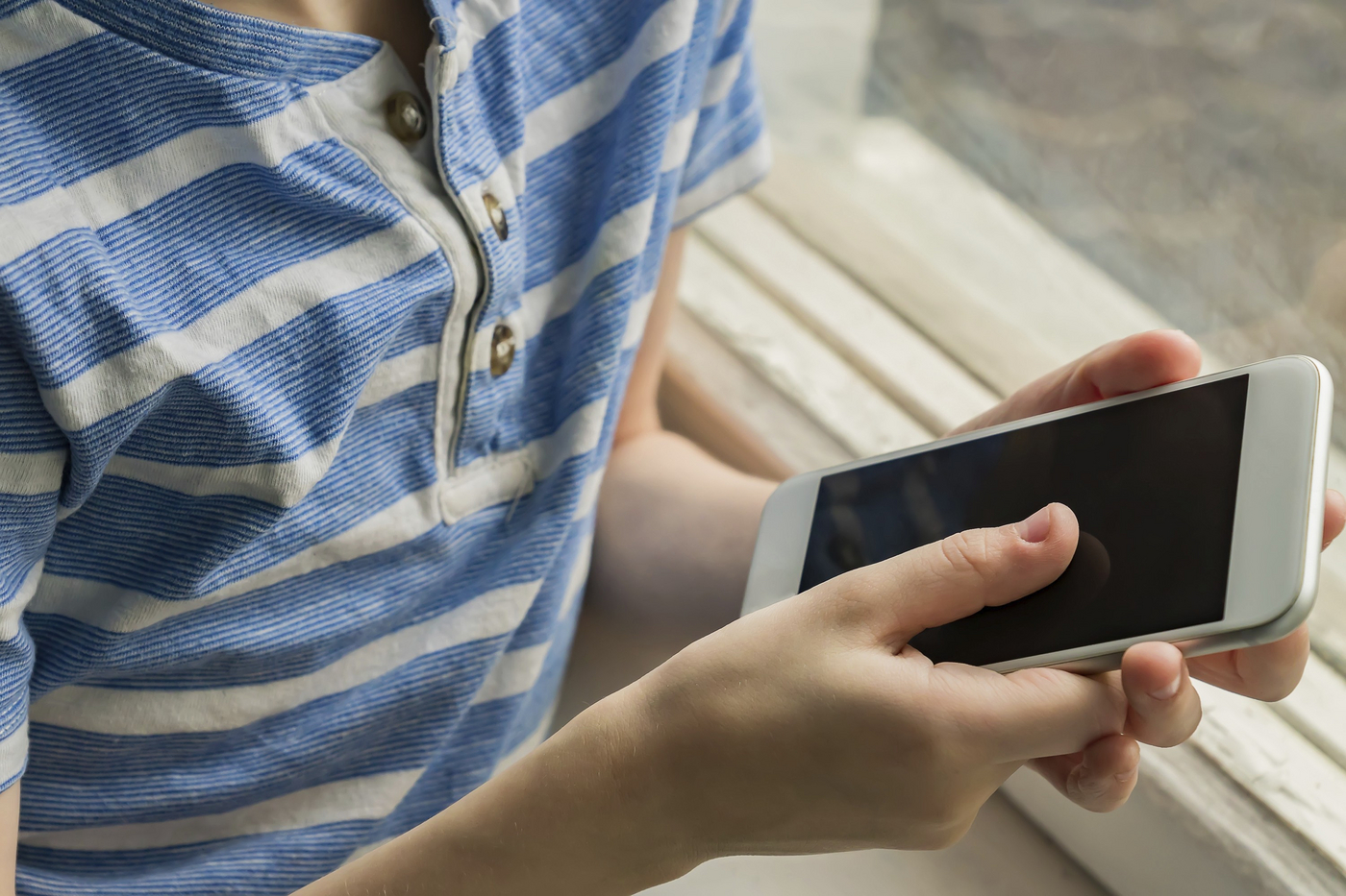 Salvați Copiii România cere interzicerea rețelelor sociale pentru minorii sub 13 ani și sancțiuni pentru platforme