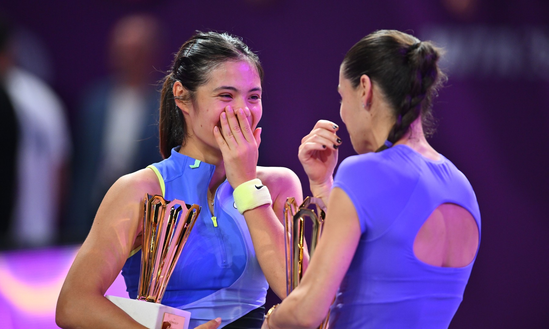 Ce i-a spus Emma Răducanu Soranei Cîrstea după finala de la Transylvania Open. Trofeul, înmânat de Simona Halep