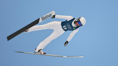 Daniela Toth in saritura cu schiurile