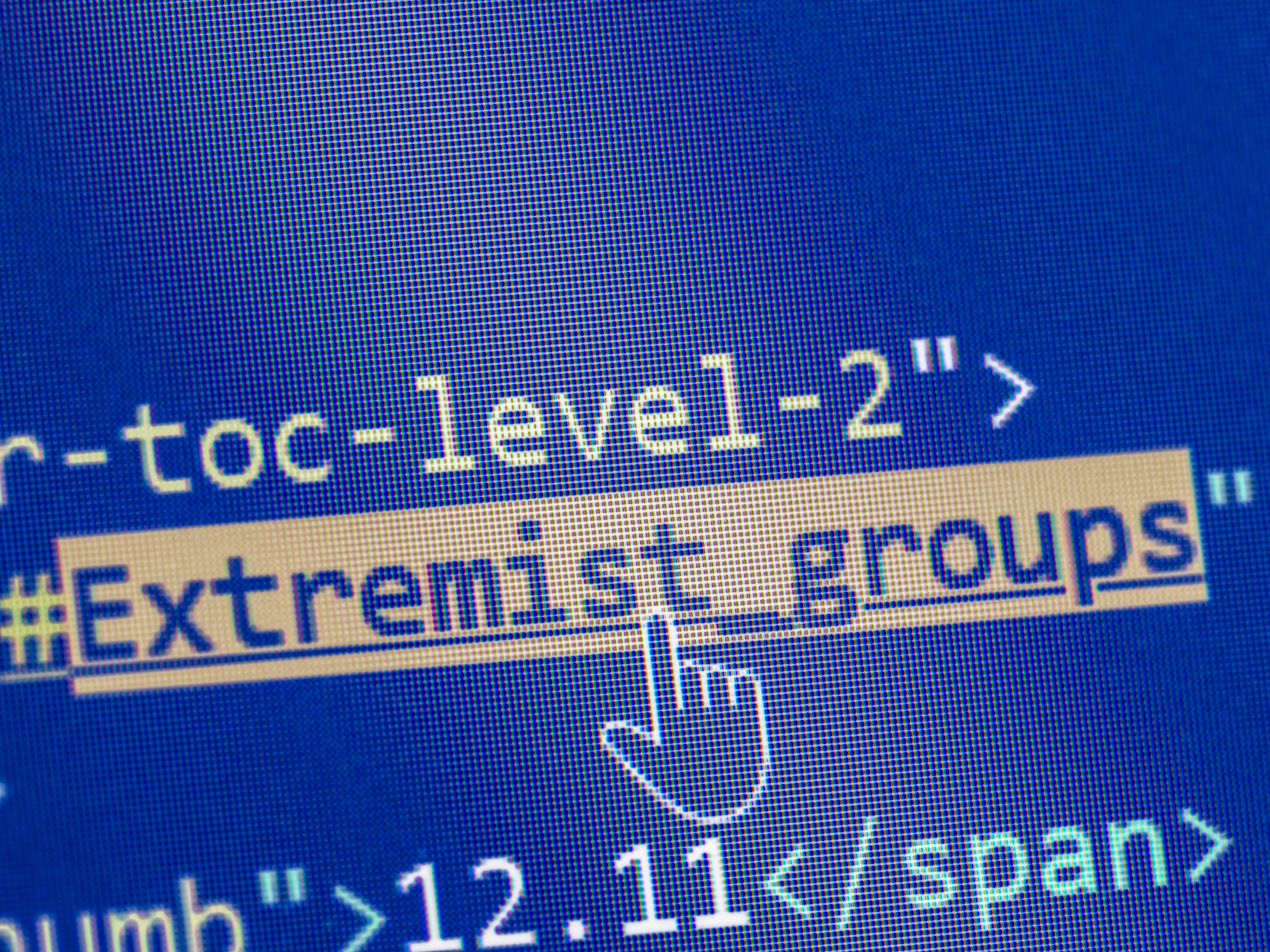 Cum câștigă o cunoscută platformă online bani din buletine informative naziste (The Guardian)