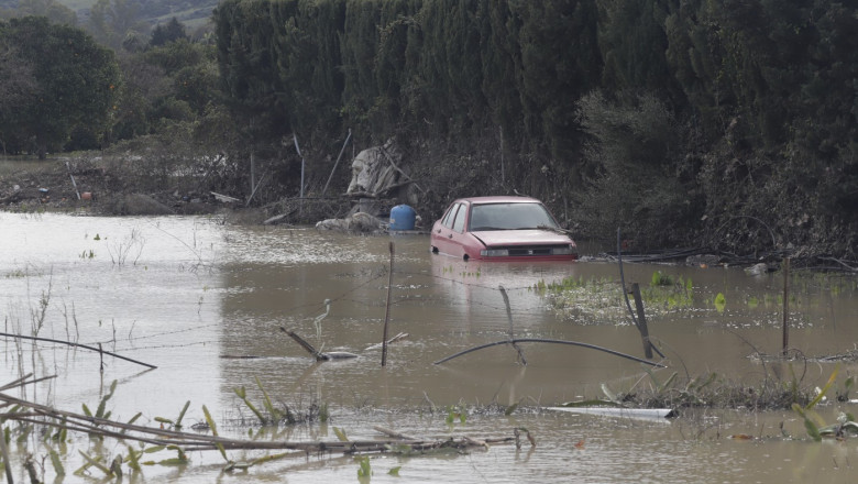 Residents of San Martín del Tesorillo evicted by the rains return to their homes