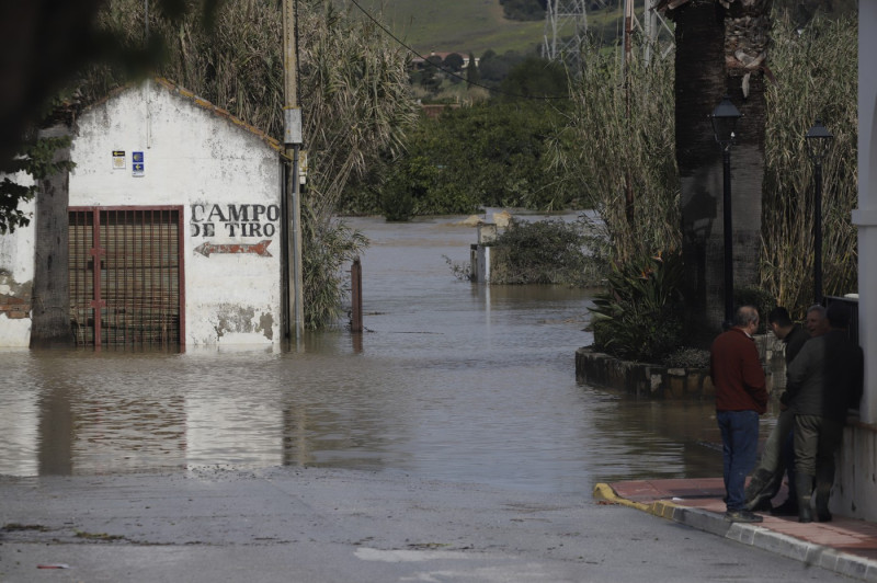Residents of San Martín del Tesorillo evicted by the rains return to their homes