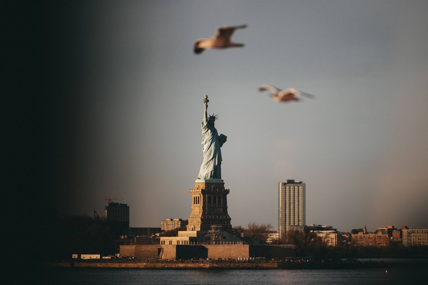 Călătorii cu destinaţia SUA, care nu au nevoie de viză, trebuie să îşi declare activitatea de pe reţelele sociale din ultimii cinci ani