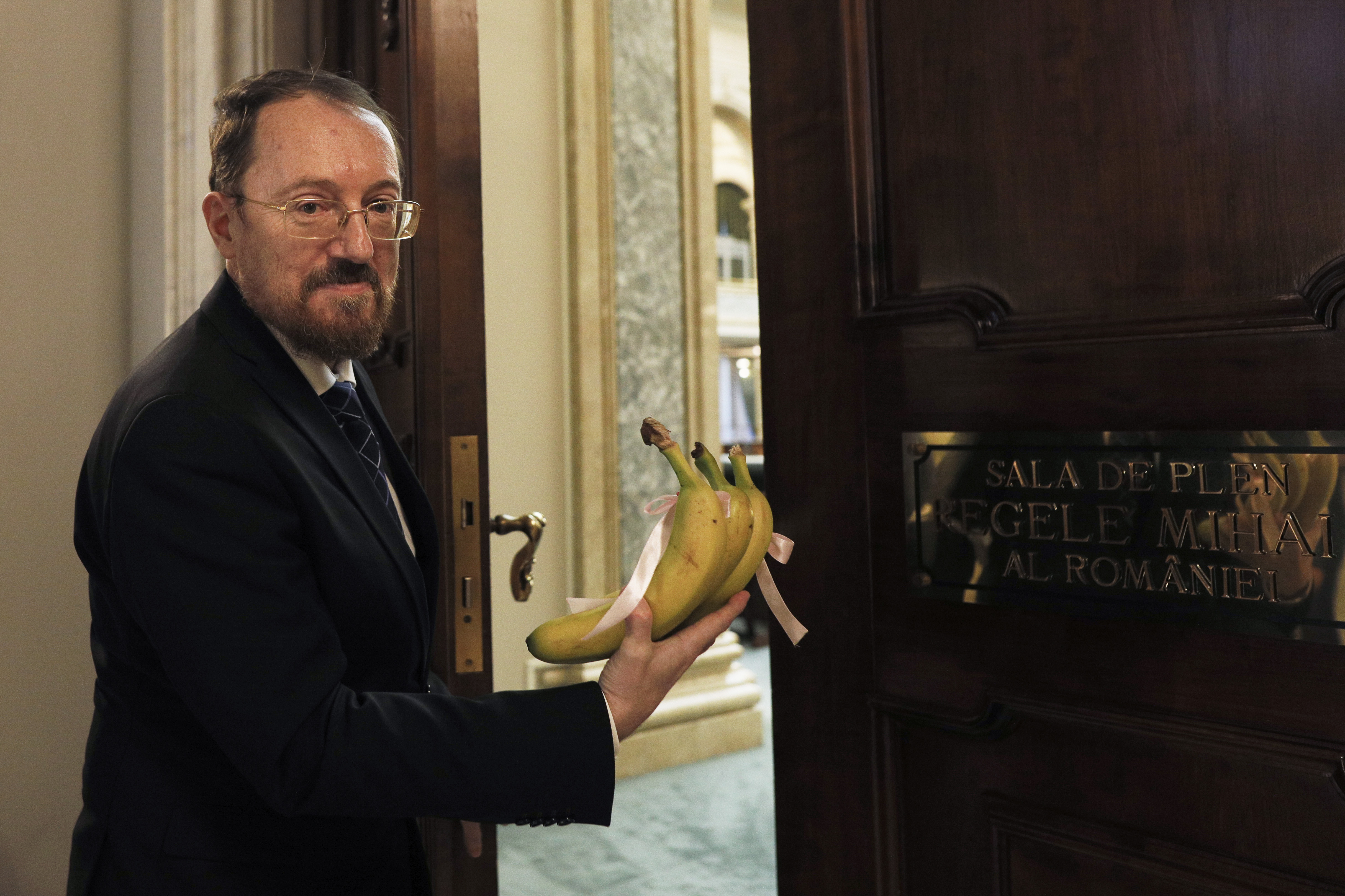 Moțiunea Opoziției privind acordul cu Mercosur, respinsă. Aleșii au vorbit despre banane și marțieni de la tribuna Senatului