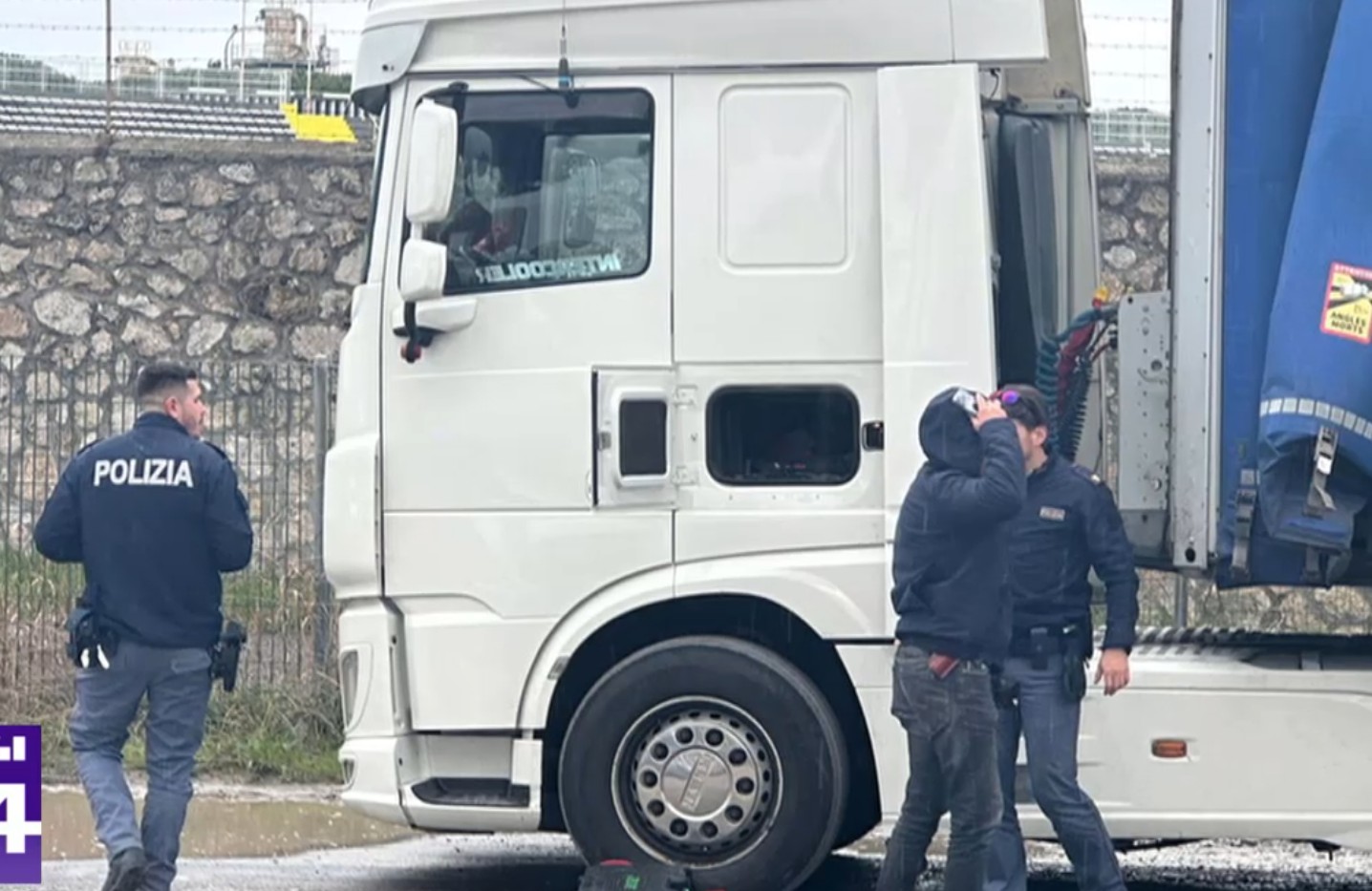 Un șofer român de TIR a fost prins de polițiști în Italia în timp ce transporta cocaină în valoare de 3 milioane de euro