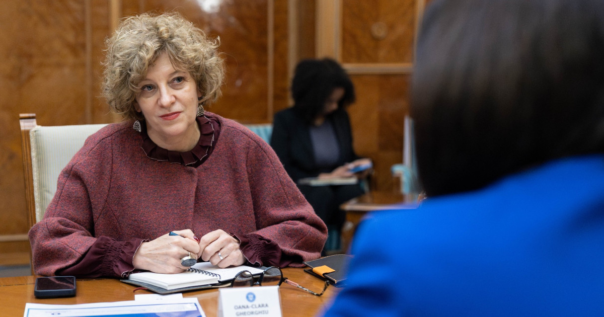 Gheorghiu: Să ieşim din paradigma că nu ne vindem ţara. Ne-o pierdem în fiecare zi, cu fiecare ban pe care... Kép