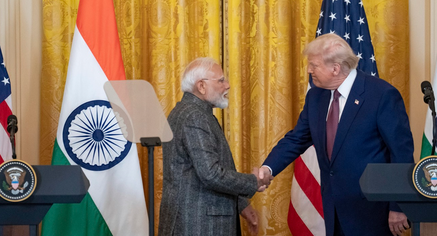 Trump anunţă un acord comercial între SUA şi India, care ar urma să nu mai cumpere petrol rusesc