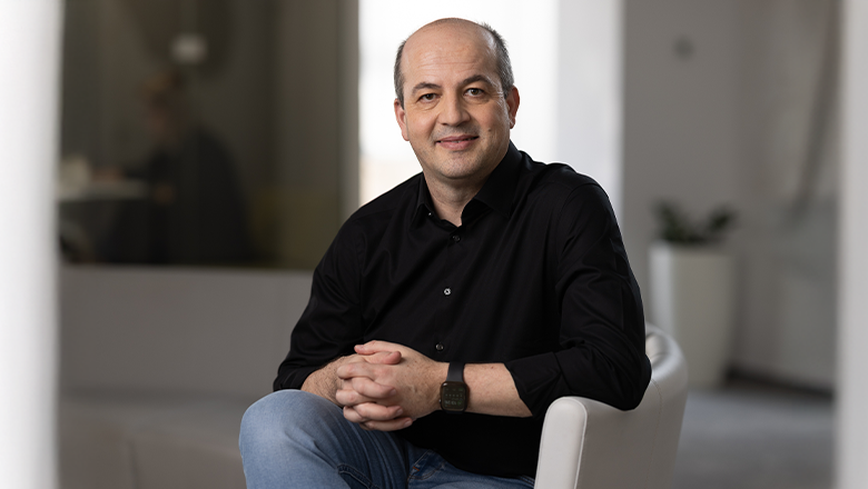 De ce raman unii angajati ani la rand in aceeasi companie, intr-o piata in care joburile se schimba tot mai des