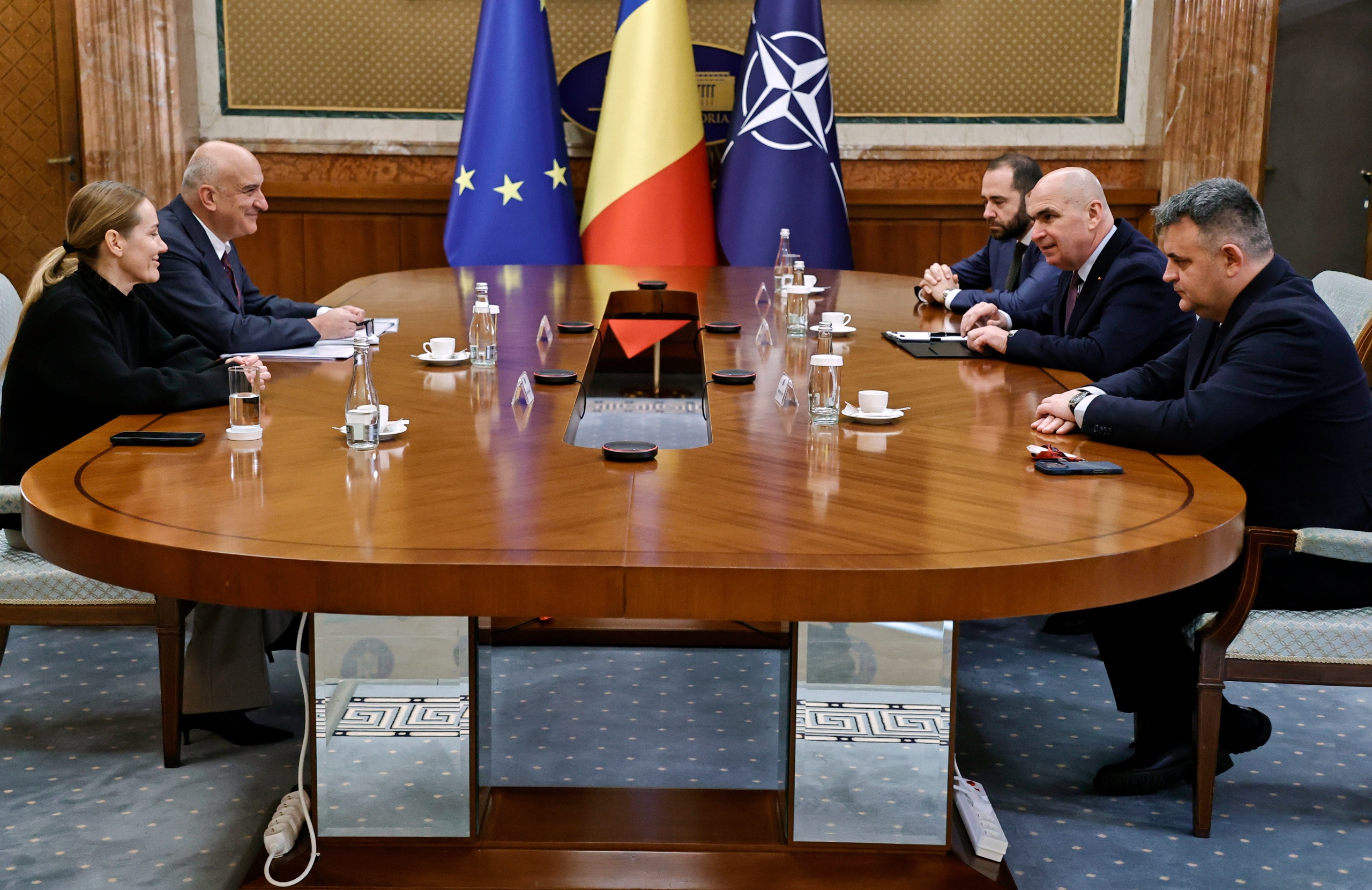 Bolojan, discuții cu Romgaz și Ameropa despre negocierile pentru preluarea Azomureș