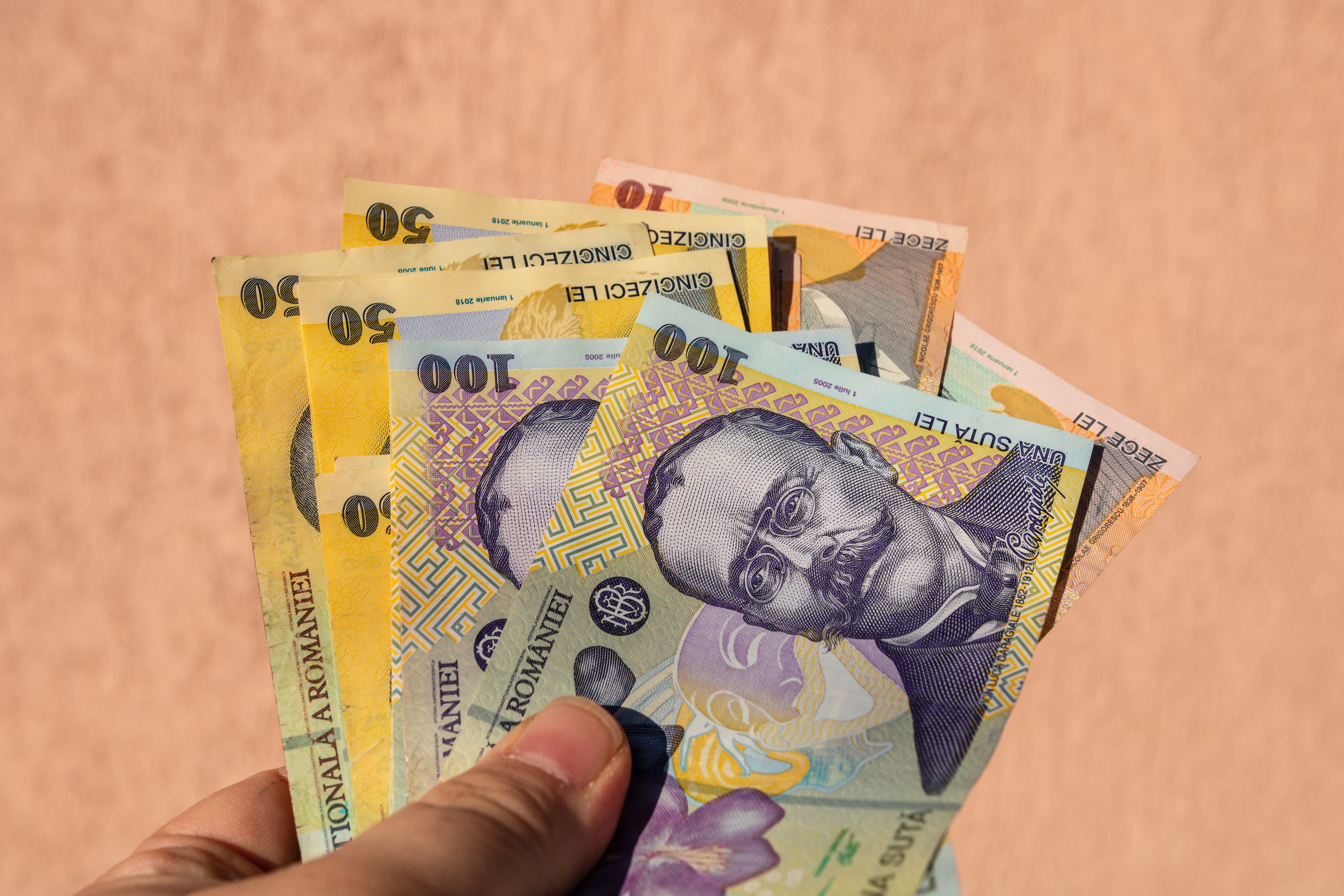 Ajutoare pentru studii și burse școlare în 2026: Cine poate beneficia și ce sume se acordă