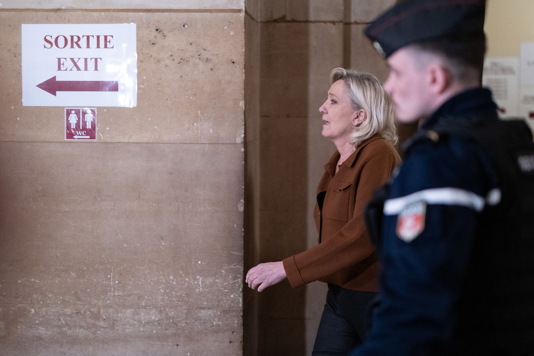 Procurorul în cazul Marine le Pen cere menținerea sentinței: „Asistenţii au lucrat pentru partid, dar au fost plătiţi de Europa”