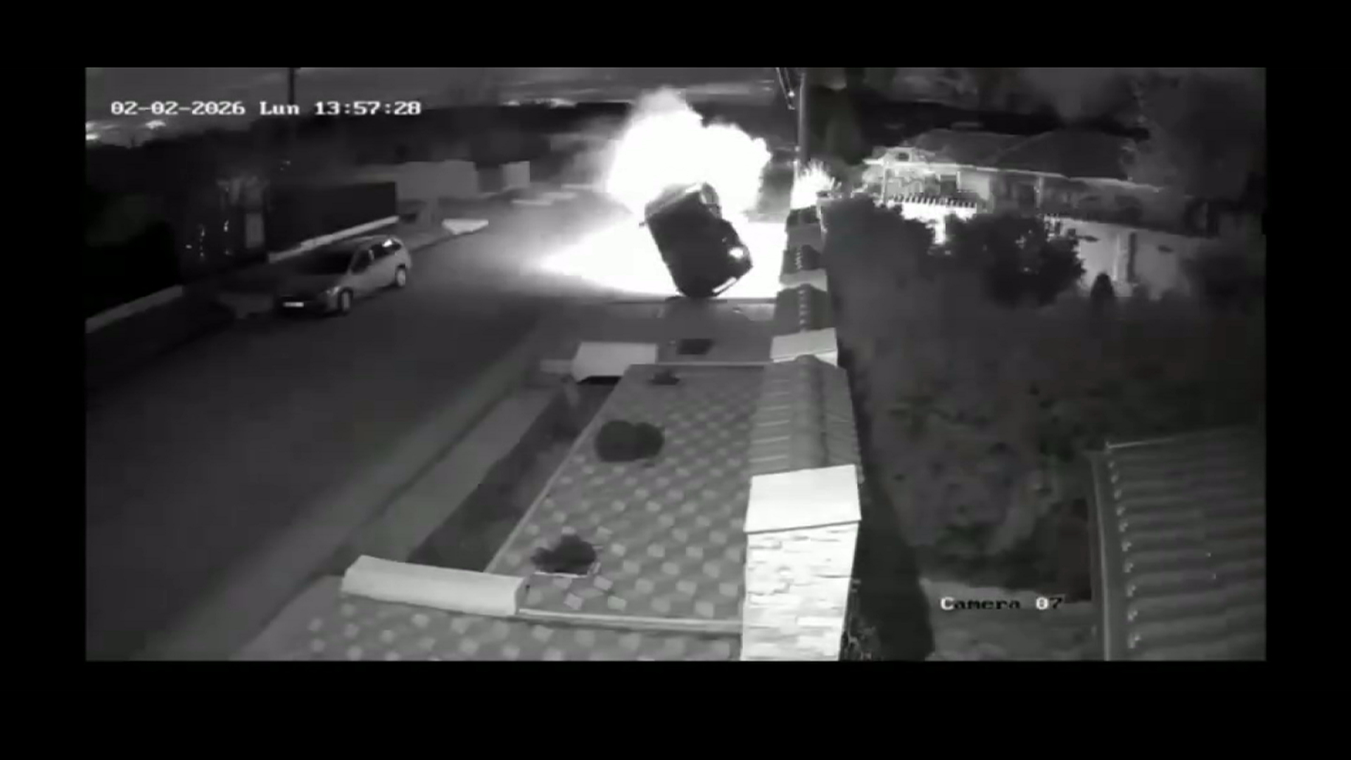 Accident grav provocat de un minor: a furat mașina bunicului și s-a izbit de un cap de pod. În autoturism mai erau doi adolescenți