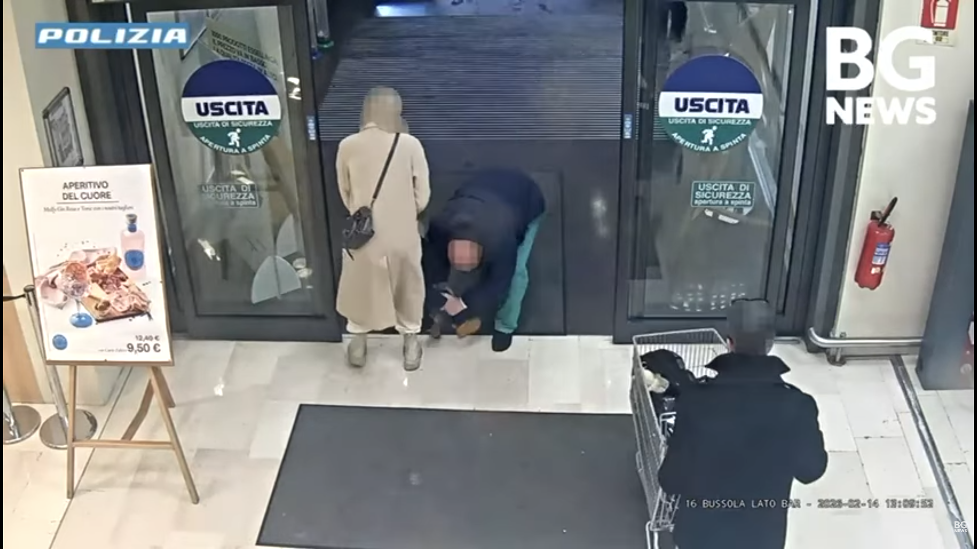 Un român a încercat să răpească o fetiță de un an și jumătate din mâinile mamei sale, în Italia. Momentul a fost surprins de camere