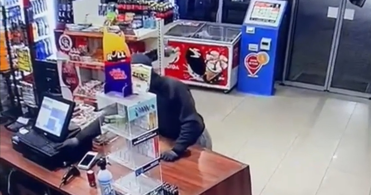 Jaf la o benzinărie din Timișoara: atacator mascat, implicat și în alte furturi.