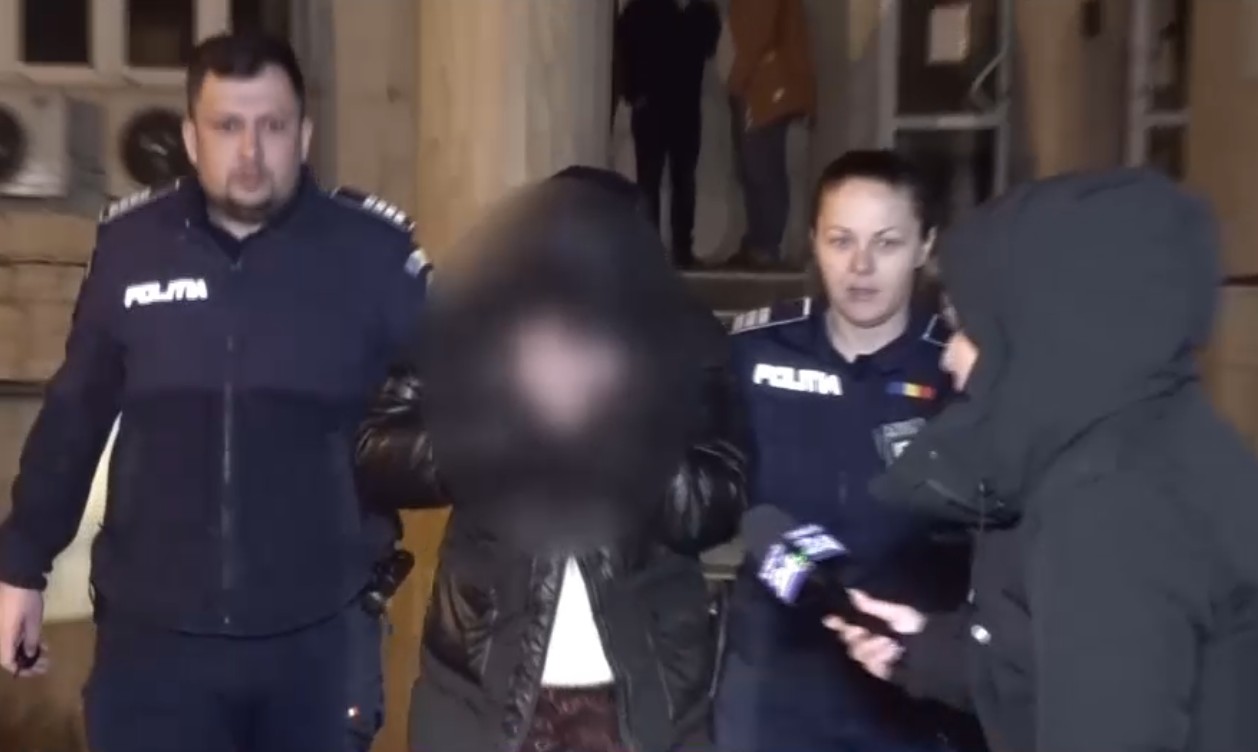 Mama fetiței de 4 ani, care a ajuns în comă la spital, a fost arestată preventiv. Ce a declarat jurnaliștilor la intrarea în arest