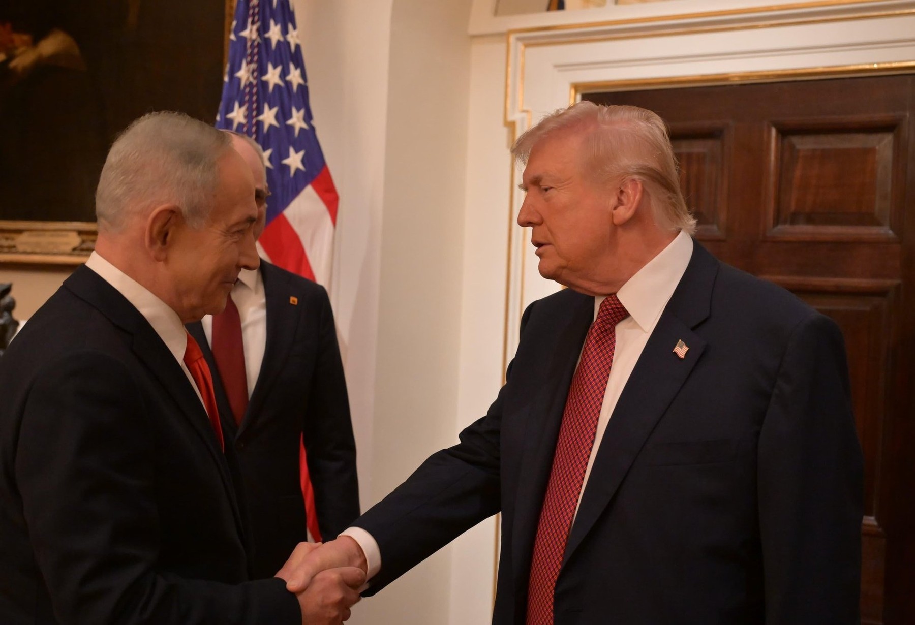 Donald Trump şi Benjamin Netanyahu au convenit ca SUA să preseze Iranul să reducă vânzările de petrol către China