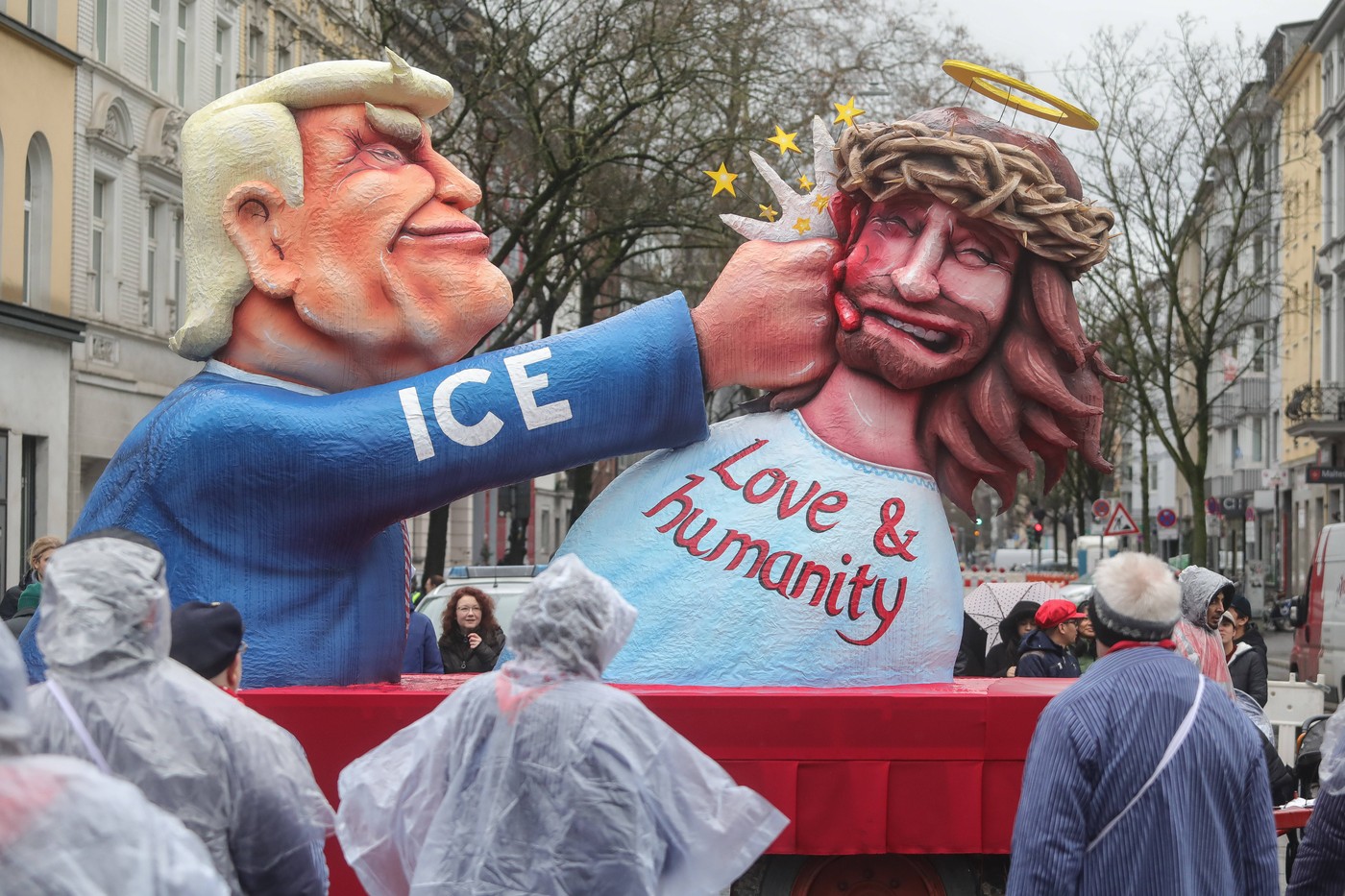 Carnavalul din Germania transformă liderii lumii în personaje de satiră: Putin, Trump și Epstein, ținte ale ironiilor