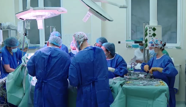 Organele unei femei în moarte cerebrală au salvat 5 vieți. O fetiță care nu mai avea nicio șansă de a supraviețui a primit ficatul