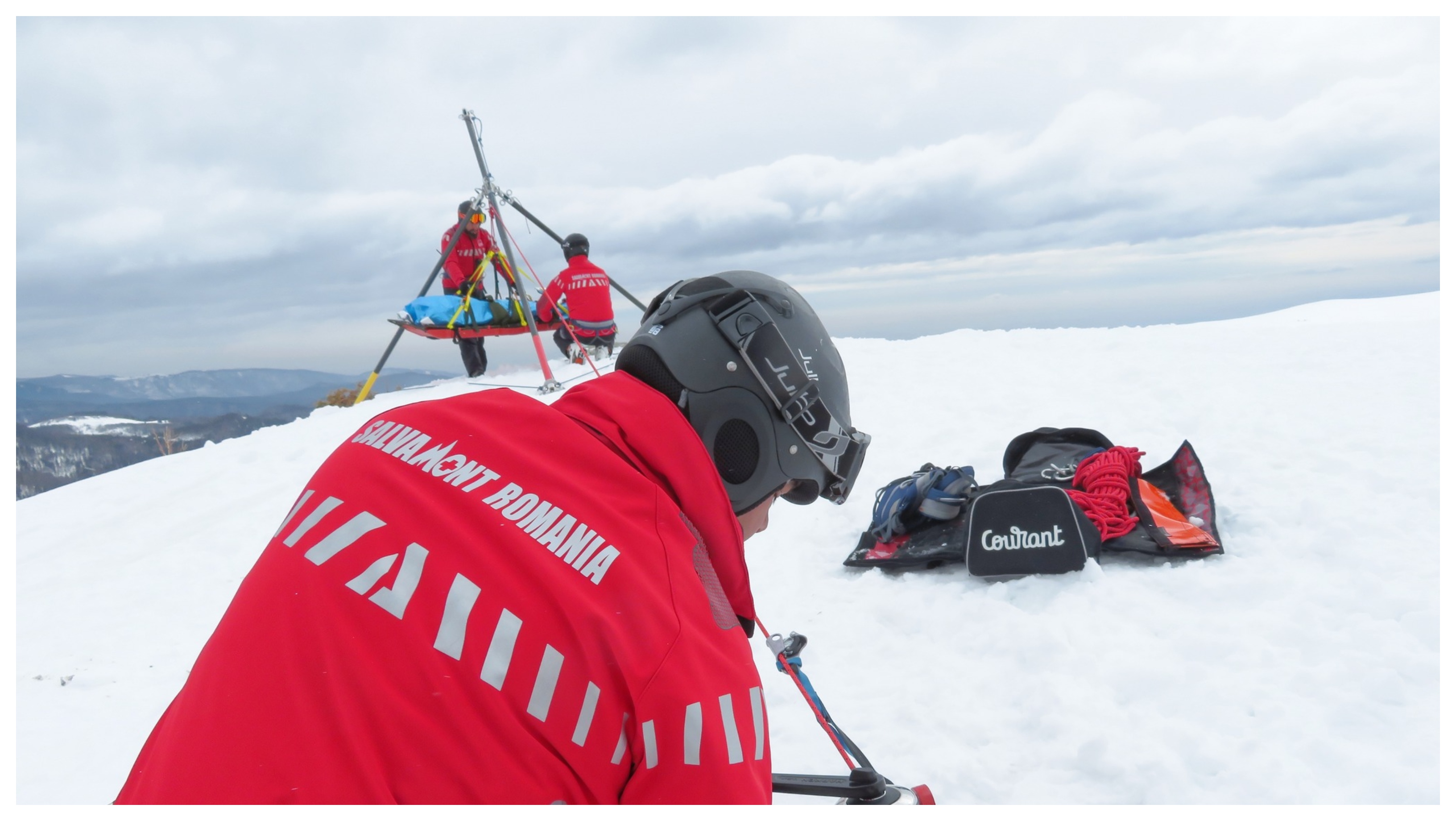 Peste 110 persoane salvate de pe munte în 24 de ore. Zeci de oameni au ajuns la spital