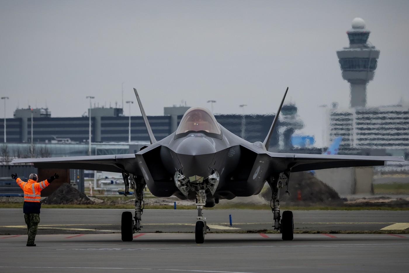 Un oficial olandez sugerează modificarea software-ului avioanelor F-35, „ca la un iPhone”, pentru a integra armament european